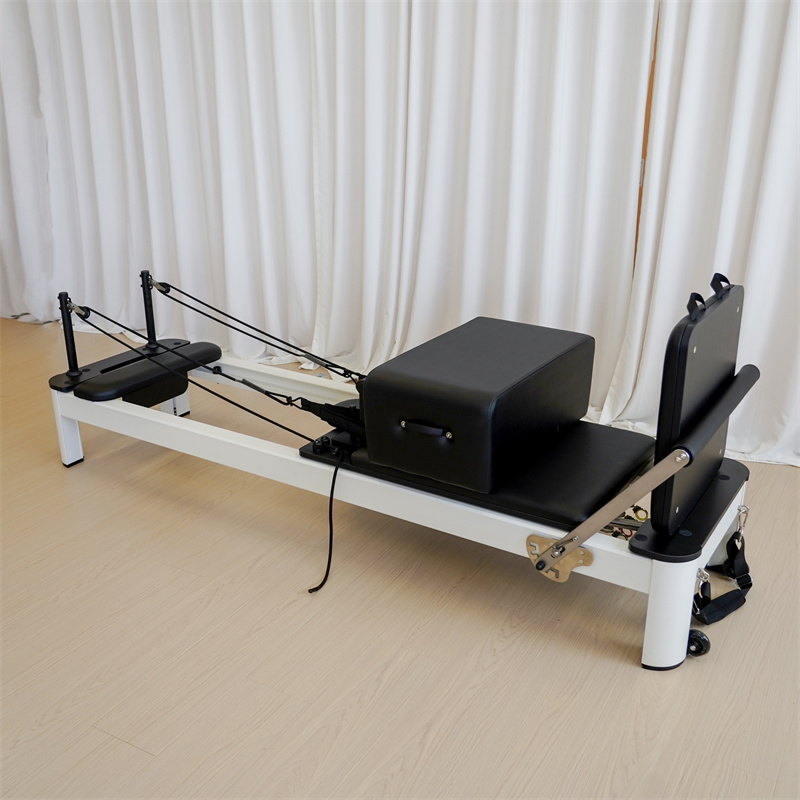 Factory direct sales white spray painted aluminum alloy Pilates reformer